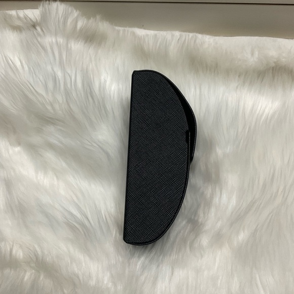 Prada Sleek Black Textured Case - Picture 4 of 8